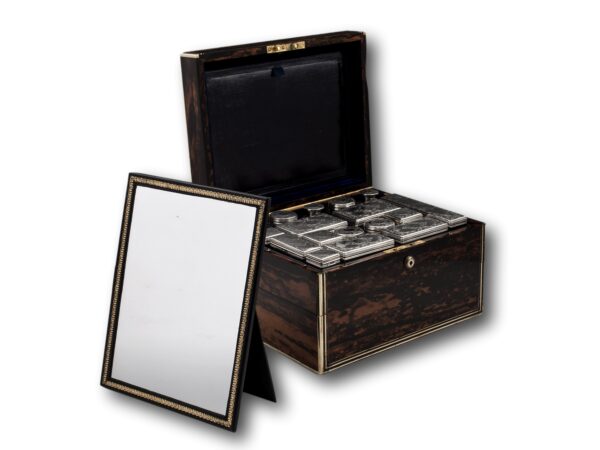 Overview of the vanity box with the mirror removed