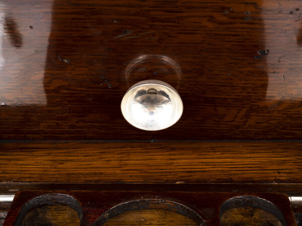 Oak Trunk Humidor close up detail