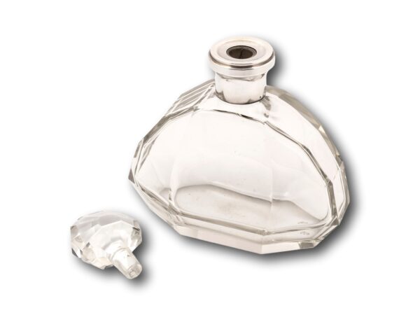 Overview of the French Art Deco Decanter with the stopper removed