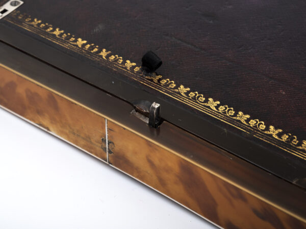 Writing box lock mechanism
