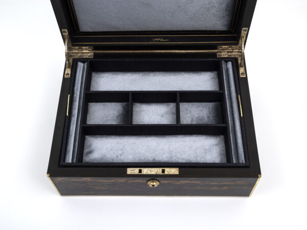 velvet lined jewellery box