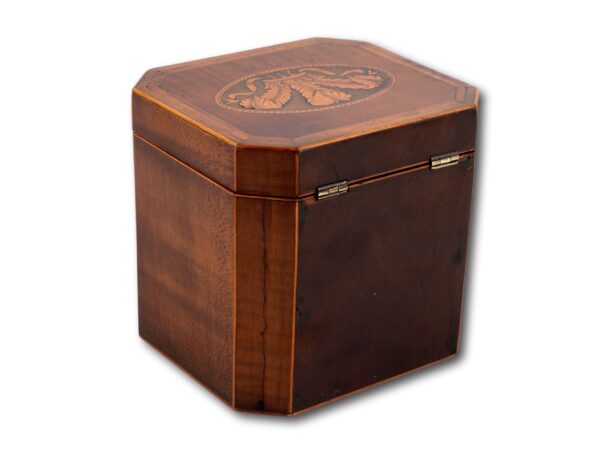 Overview of the rear tea caddy