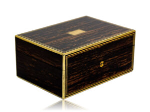 Front overview of the Calamander Lund Jewellery Box