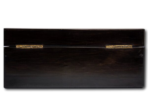Rear profile of the sewing box