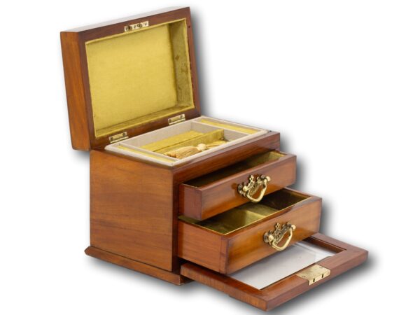 Overview of the Glazed Jewellery Box Interior