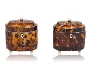 Font of the tortoiseshell tea caddy pair