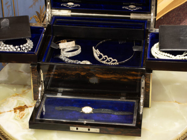 Overview of the jewellery box in a decorative setting