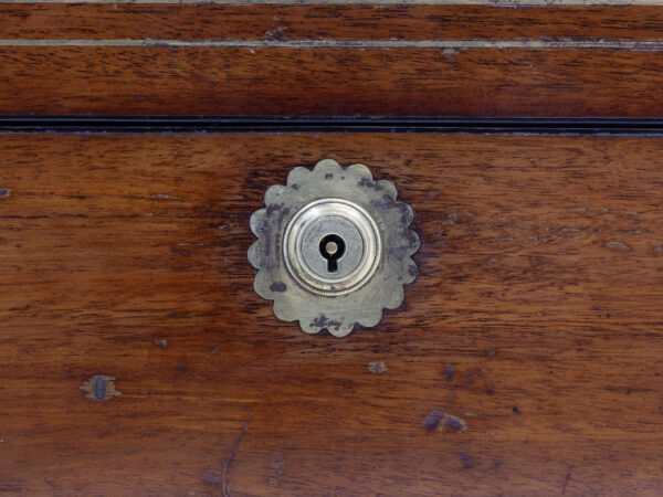 Close up of the flower escutcheon