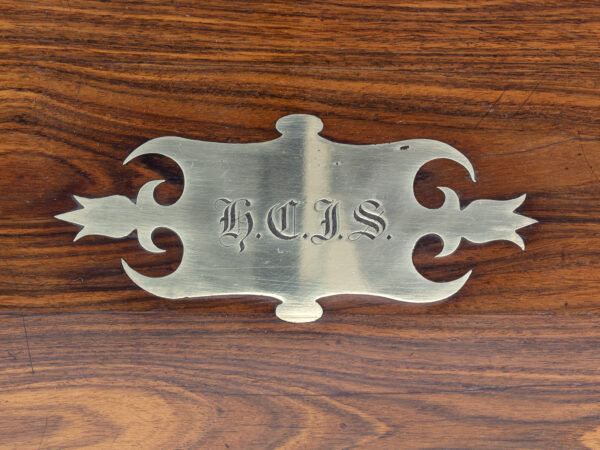 Close up of the engraved top initial plaque