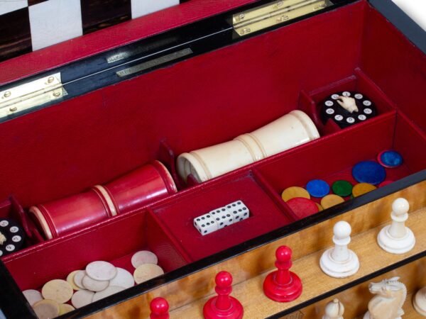 View of the base compartment in the Coromandel Games Box Compendium Betjemann Rodrigues