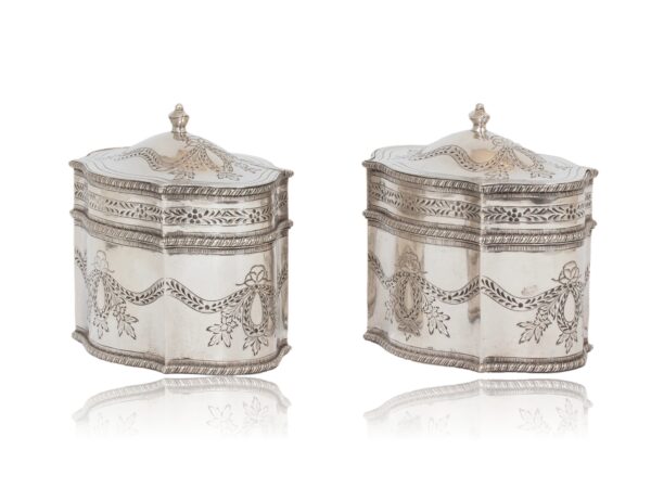 Front overview of the Dutch Pair of Silver Tea Caddies