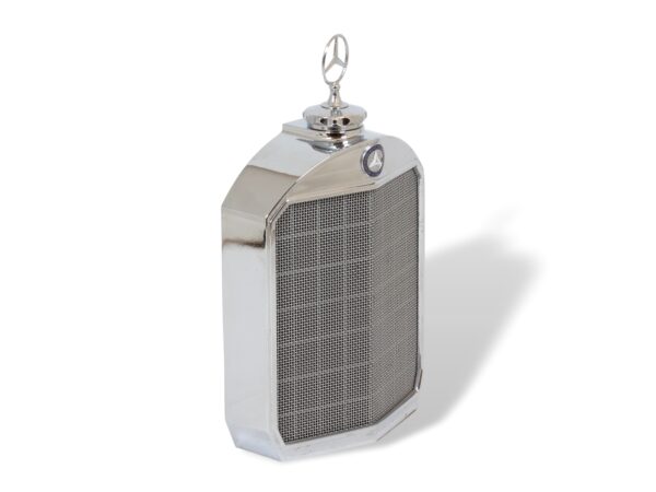 Front overview of the Mercedes Radiator Decanter Classic Stable