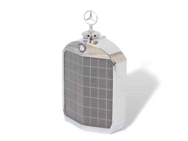 Front overview of the Mercedes Radiator Decanter Classic Stable
