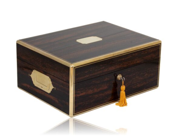 Front overview of the Coromandel Vanity Box Edwards for Hunt and Roskell with the key fitted