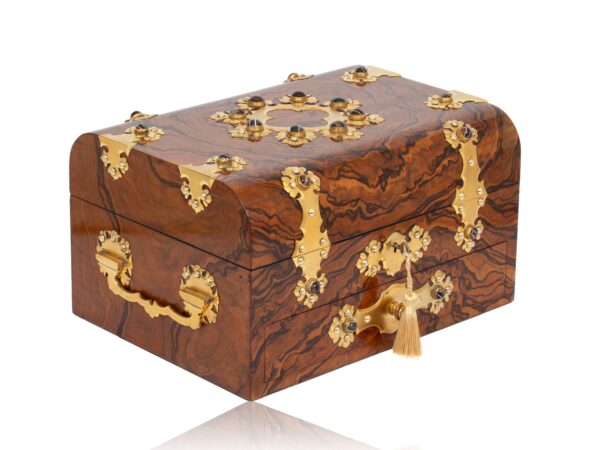 Front overview of the Burr Walnut Games Compendium Betjemann