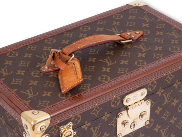 Close up of the handle on the Vintage Louis Vuitton Jewellery Case