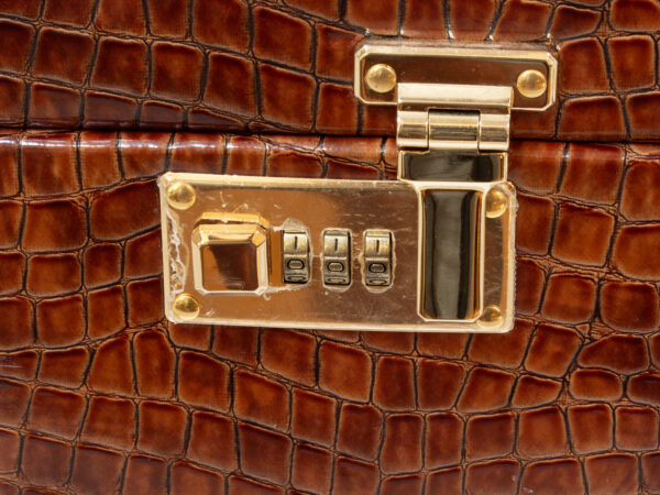 Close up of the locks on the Leather Jewellery Vanity Travel Case