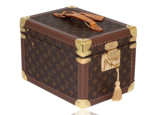 Front overview of the Vintage Louis Vuitton LV Jewellery Case with the key fitted