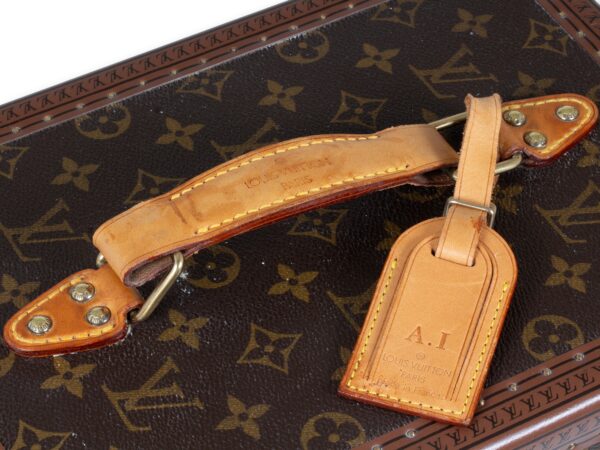 Close up of the handle on the top of the Vintage Louis Vuitton LV Jewellery Case